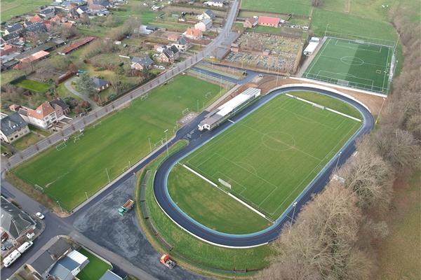 Aménagement piste de cyclisme et terrain de football synthétique - Sportinfrabouw NV